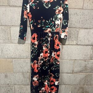 Elegant Floral Long Sleeve Dress with pockets!